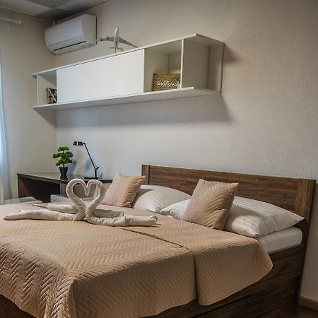 Aerocafe Hotel ปาร์ติซานสเก ภายนอก รูปภาพ