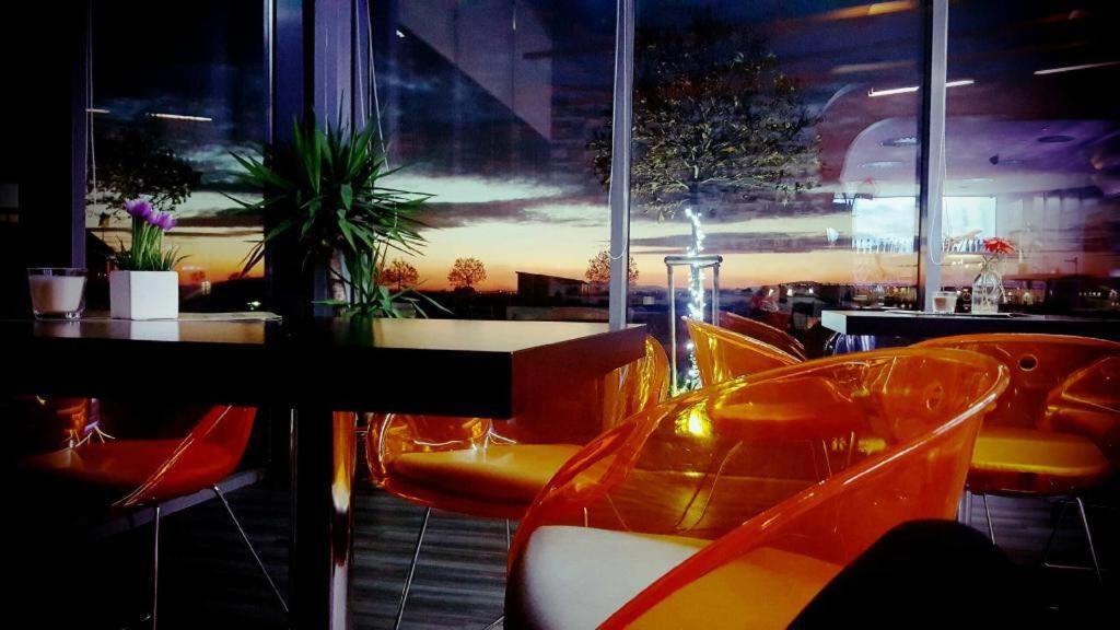 Aerocafe Hotel ปาร์ติซานสเก ภายนอก รูปภาพ